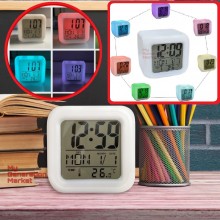Настольный квадратный будильник с LED подсветкой хамелеон 7 цветов Часы ночник на стол число, день недели, датчик температуры, со звуком 9 мелодий на батарейках Белый