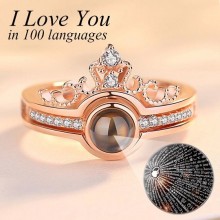 Женское Кольцо корона I Love You с проекцией Я Тебя Люблю на 100 языках мира Цвет Золото + универсальный регулируемый размер Женское Кольцо корона I Love You с проекцией Я Тебя Люблю на 100 языках мира Цвет Золото + универсальный регулируемый размер